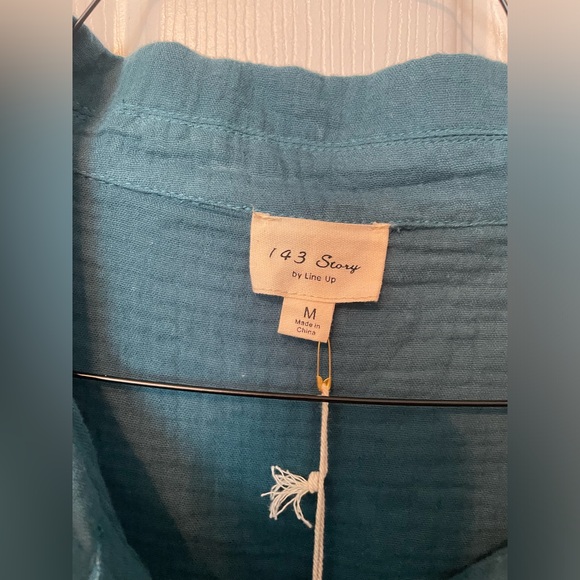 Boutique button down teal shirt. - Picture 4 of 5